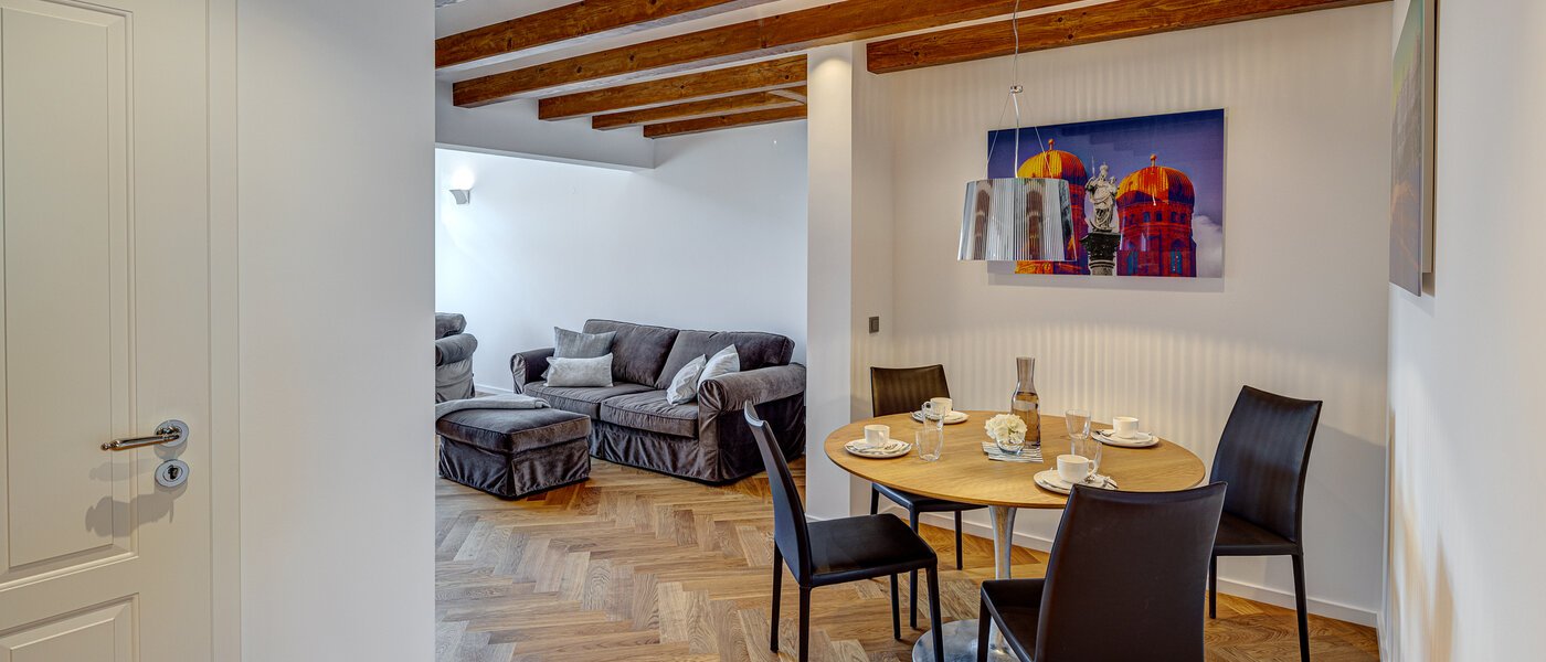 appartement style maisonnette München Neuhausen 01 pièce à vivre 13127