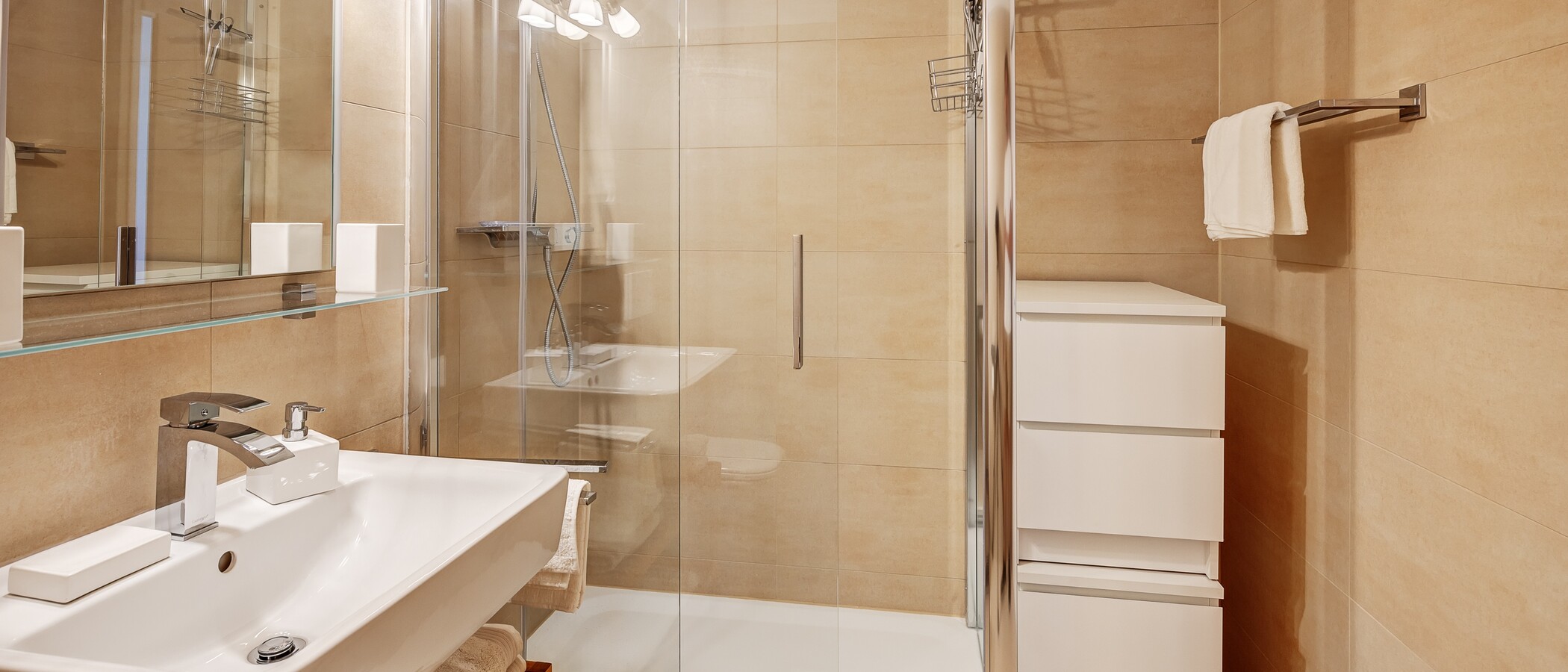 appartement style maisonnette München Olympiadorf 01 1ère salle de bain 13150