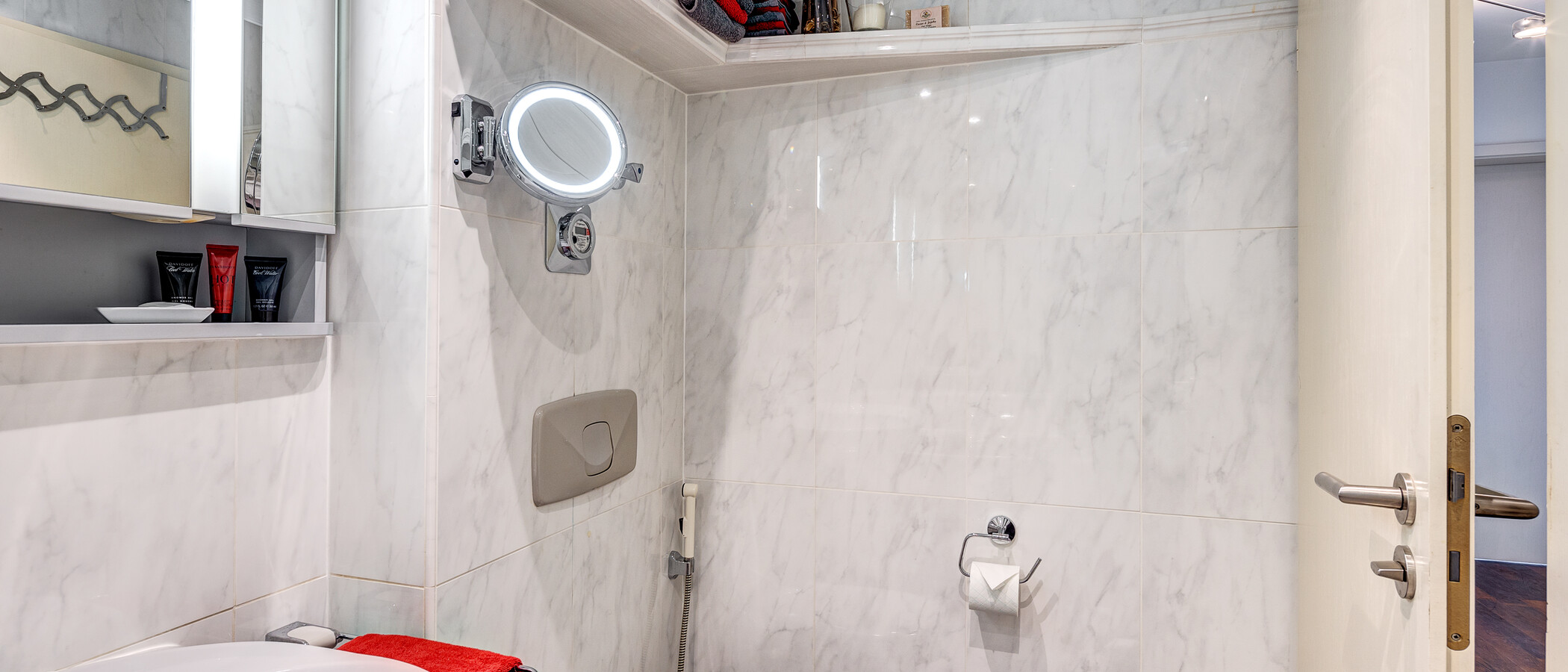 appartement style maisonnette avec mezzanine Unterföhring 03 salle de bain 13159