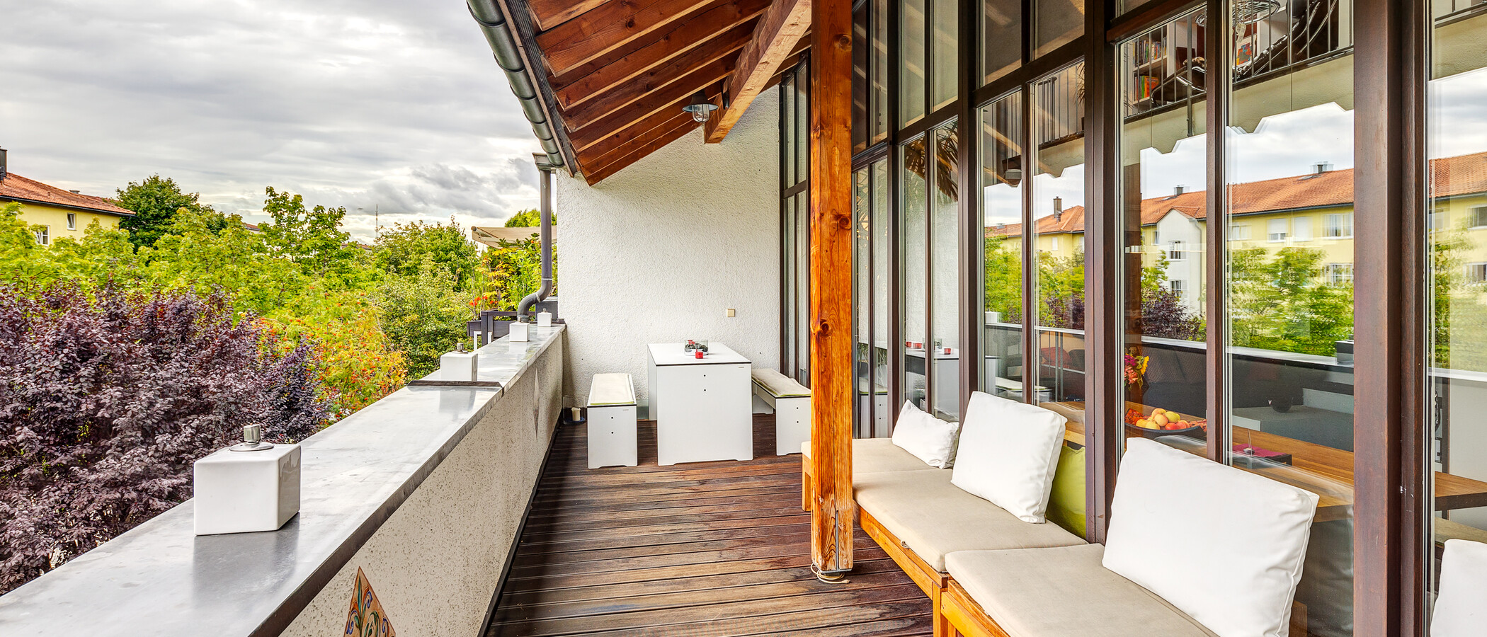 appartement style maisonnette avec mezzanine Unterföhring 01 terrasse sur le toit 13159