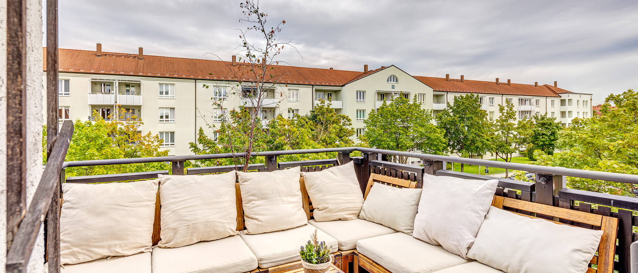 appartement style maisonnette avec mezzanine Unterföhring 03 terrasse sur le toit 13159