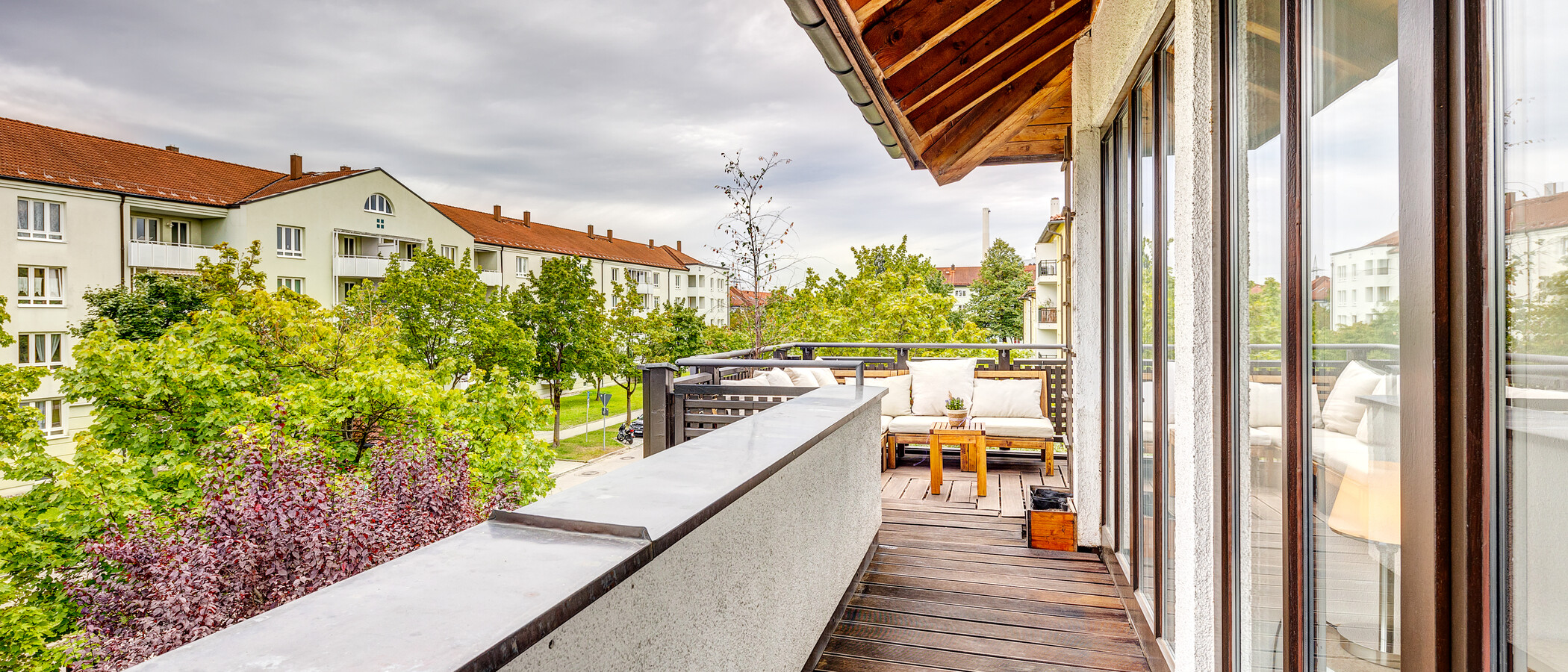 appartement style maisonnette avec mezzanine Unterföhring 04 terrasse sur le toit 13159
