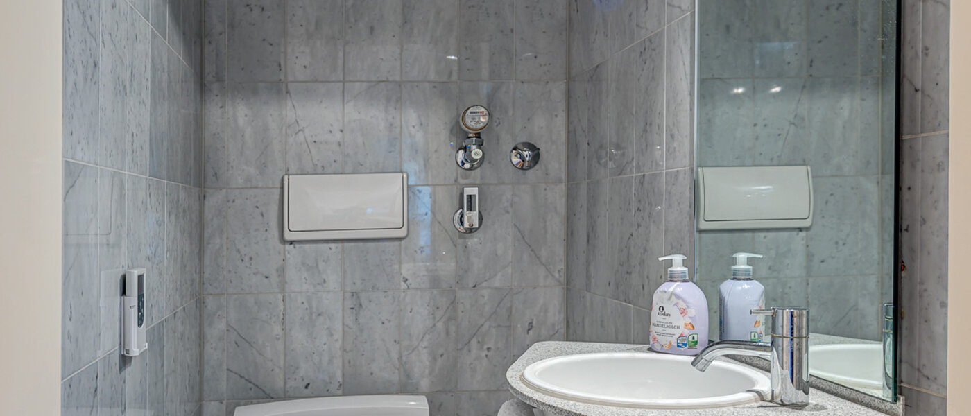 appartement München Altbogenhausen 01 toilettes séparées 13244