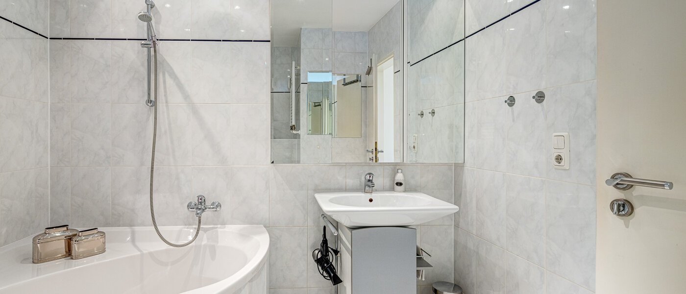 appartement avec terrasse sur le toit München Moosach 02 salle de bain 13292