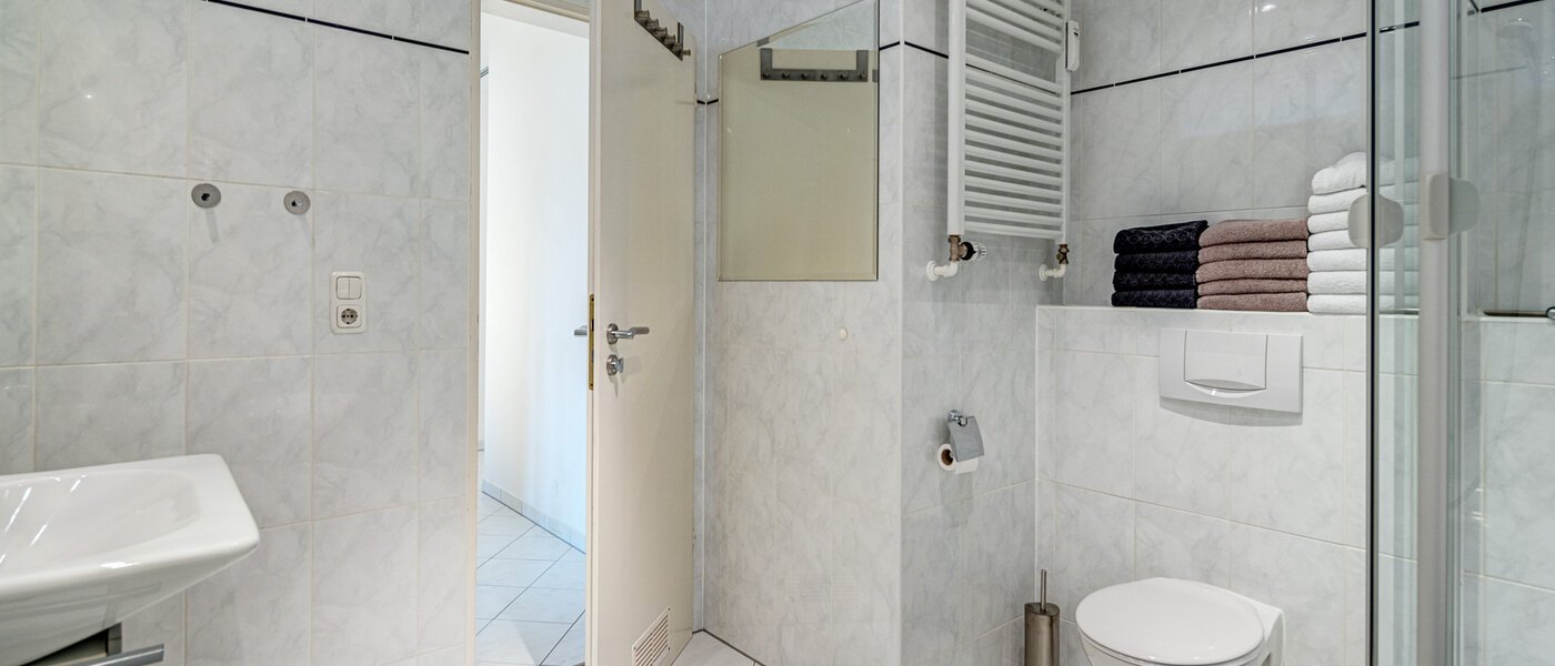 appartement avec terrasse sur le toit München Moosach 03 salle de bain 13292