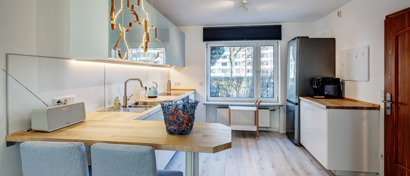 maison mitoyenne placée au milieu de la rangée München Obersendling 01 cuisine 13312