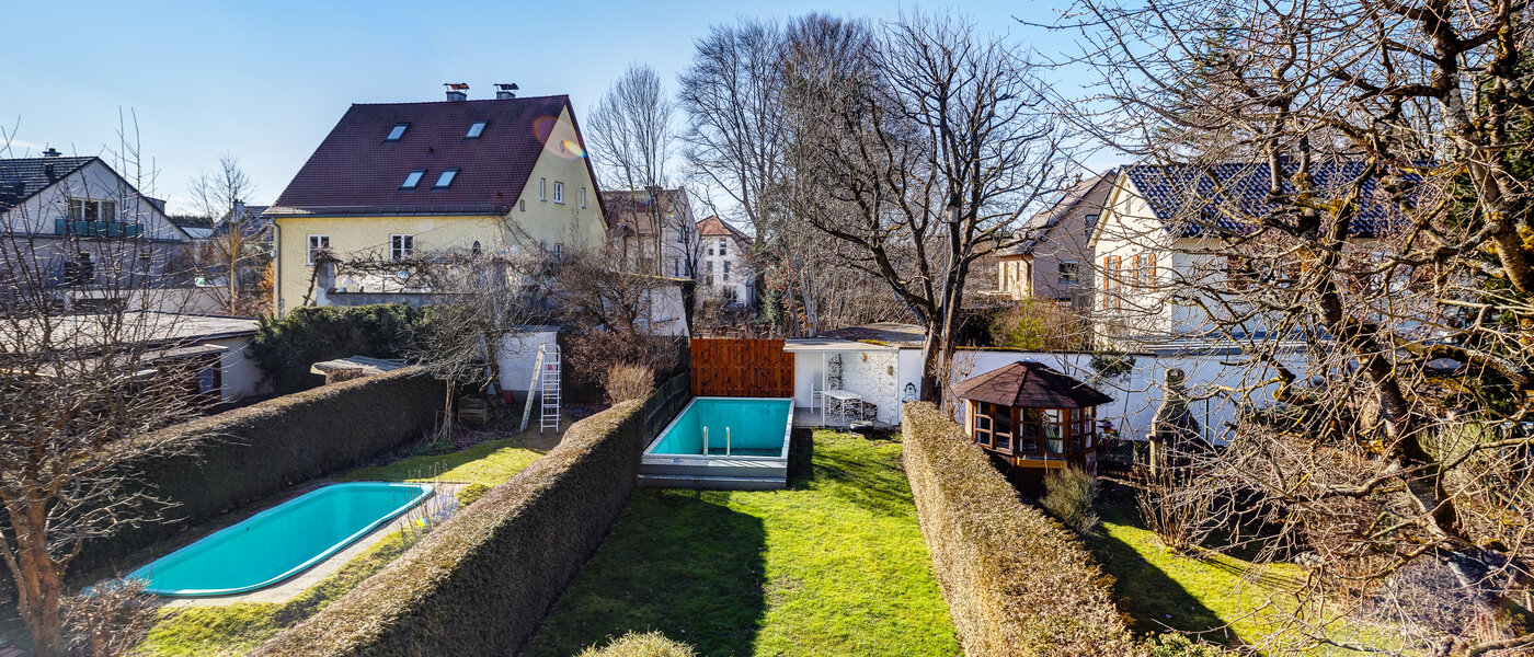 maison mitoyenne placée au milieu de la rangée München Obersendling 01 vue 13312