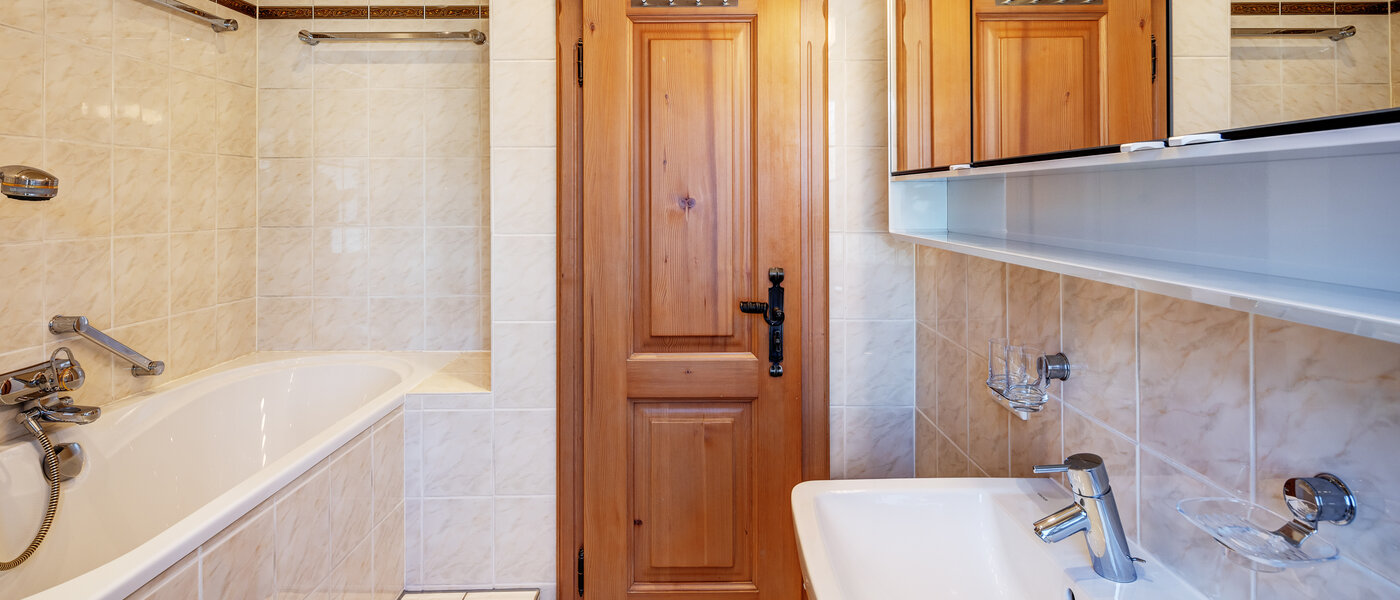 maison mitoyenne placée au milieu de la rangée München Obersendling 03 1ère salle de bain 13312