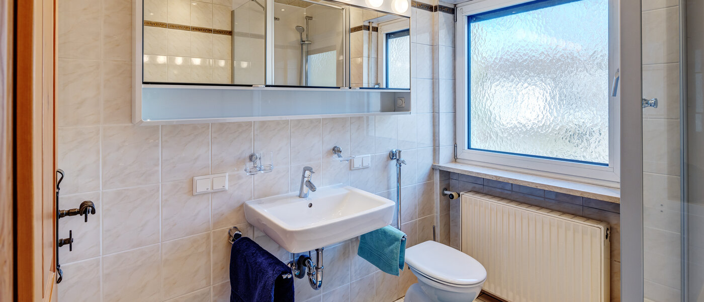 maison mitoyenne placée au milieu de la rangée München Obersendling 04 1ère salle de bain 13312