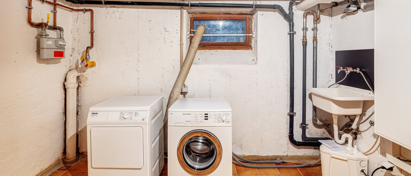 maison mitoyenne placée au milieu de la rangée München Obersendling 01 buanderie 13312