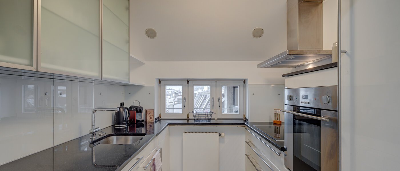 appartement style maisonnette avec mezzanine München Maxvorstadt 01 cuisine 13317