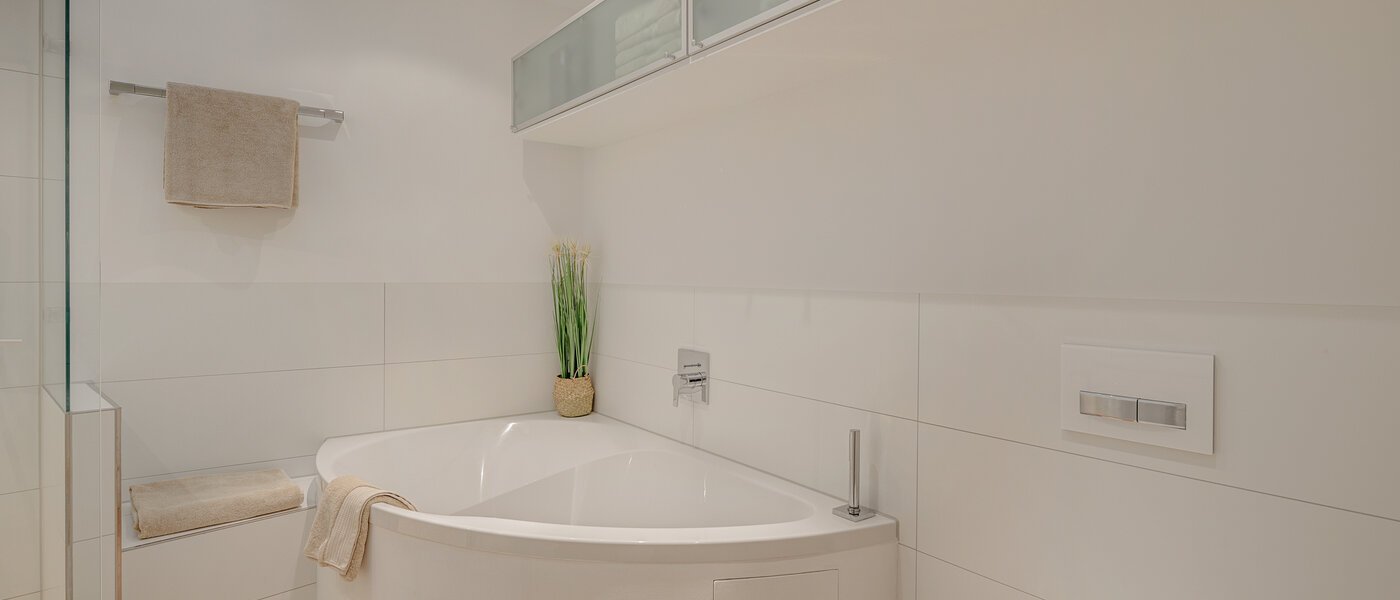 appartement style maisonnette avec mezzanine München Maxvorstadt 03 salle de bain 13317