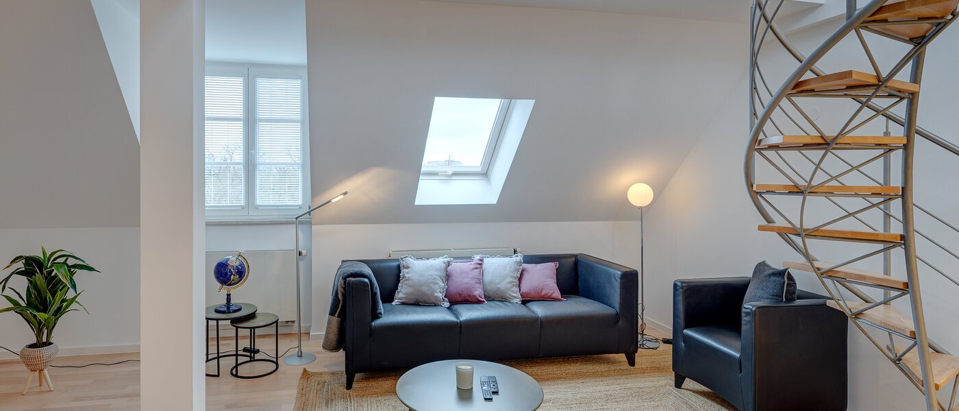 appartement style maisonnette avec mezzanine München Maxvorstadt 03 pièce à vivre 13317