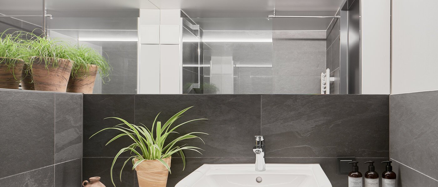 appartement style maisonnette München Obersendling 01 salle de bain 13394