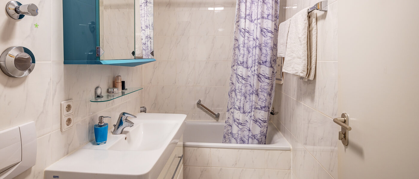 appartement style maisonnette München Waldperlach 01 salle de bain 13502