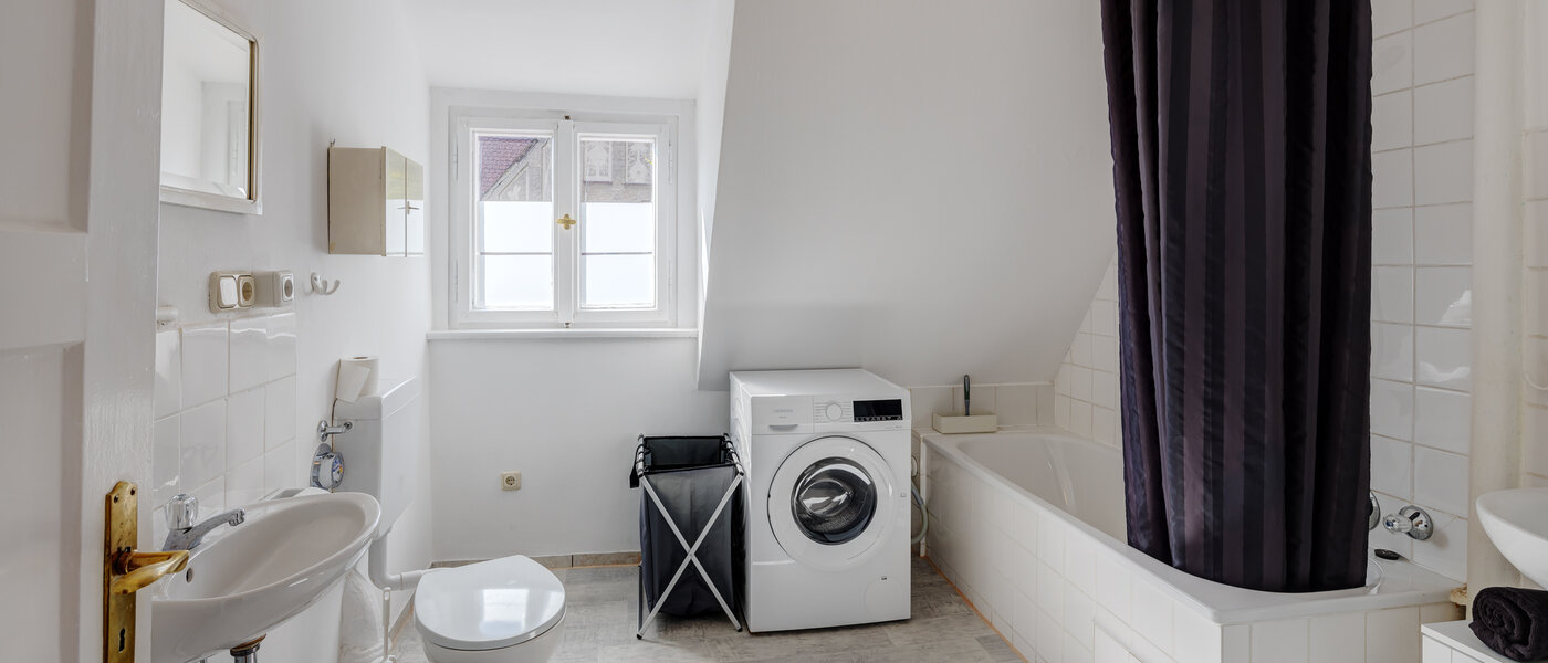 appartement sous les toits München Nymphenburg 01 salle de bain 13654