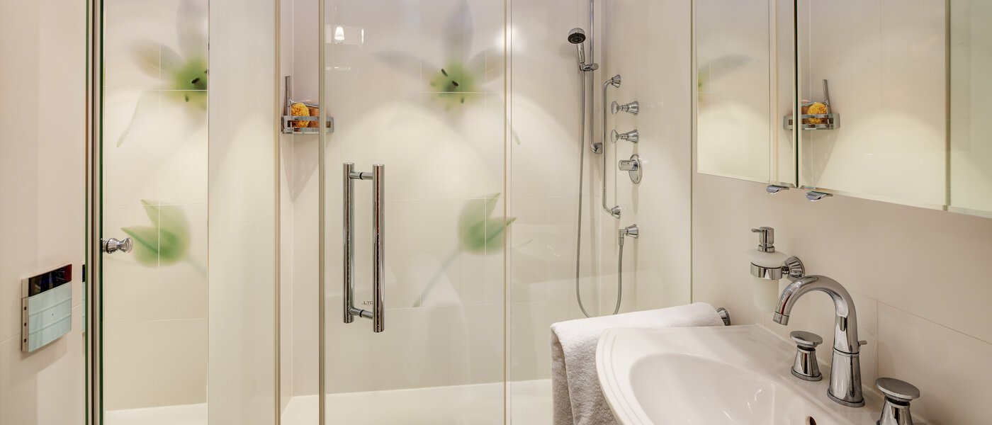 appartement sous les toits München Solln 01 salle de bain 13669