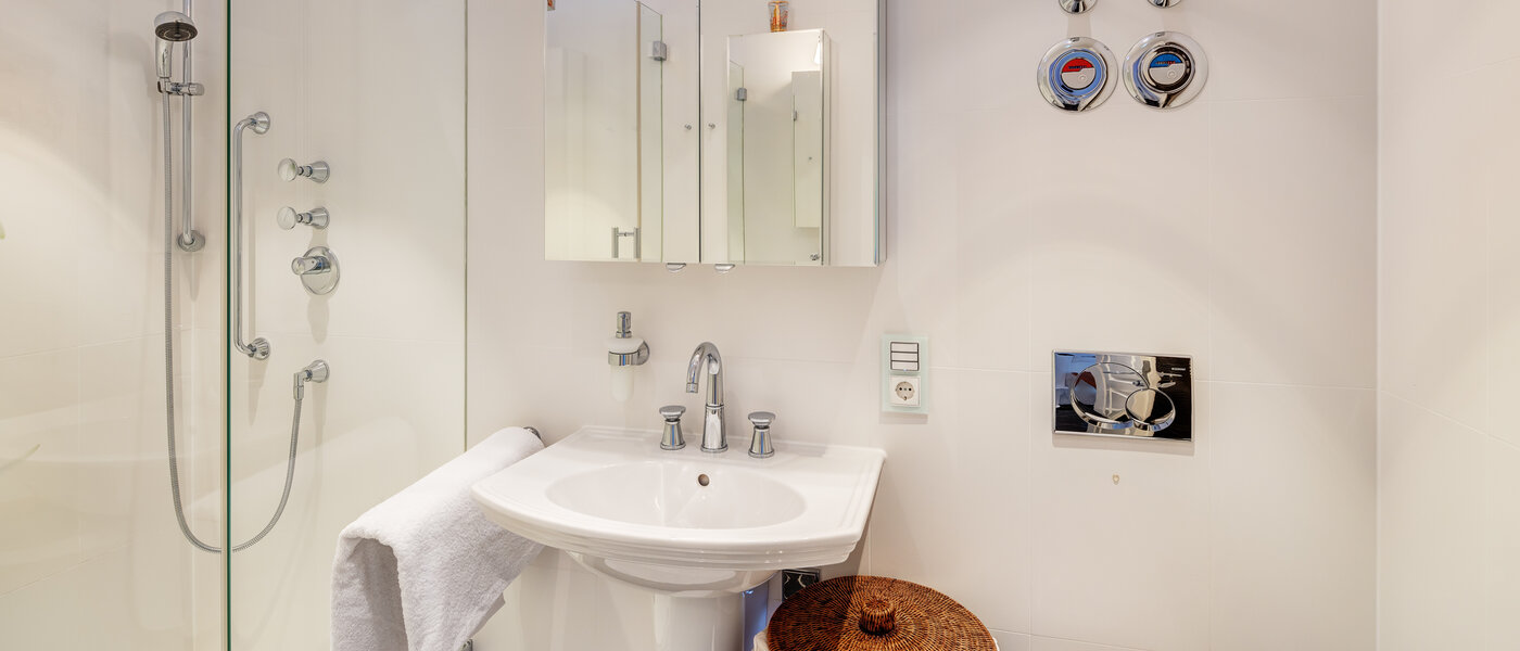 appartement sous les toits München Solln 03 salle de bain 13669