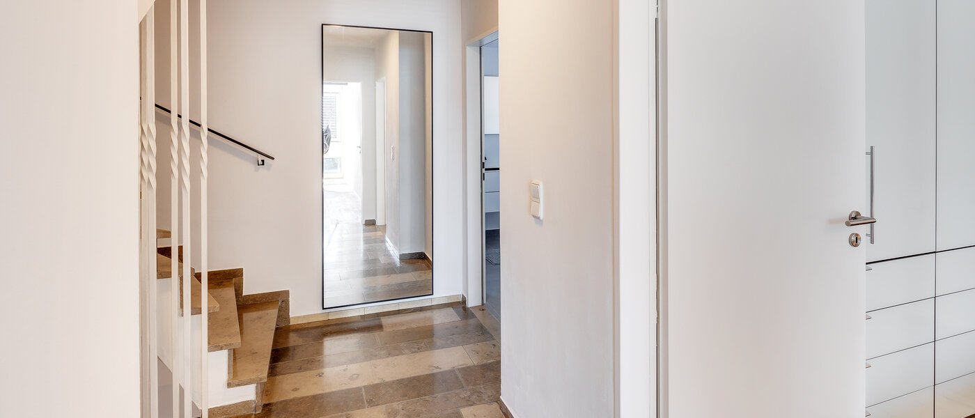 dernière maison de la rangée de maisons mitoyennes Eichenau 06 entrée/couloir 13696