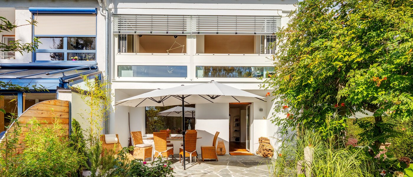 dernière maison de la rangée de maisons mitoyennes Eichenau 01 terrasse 13696