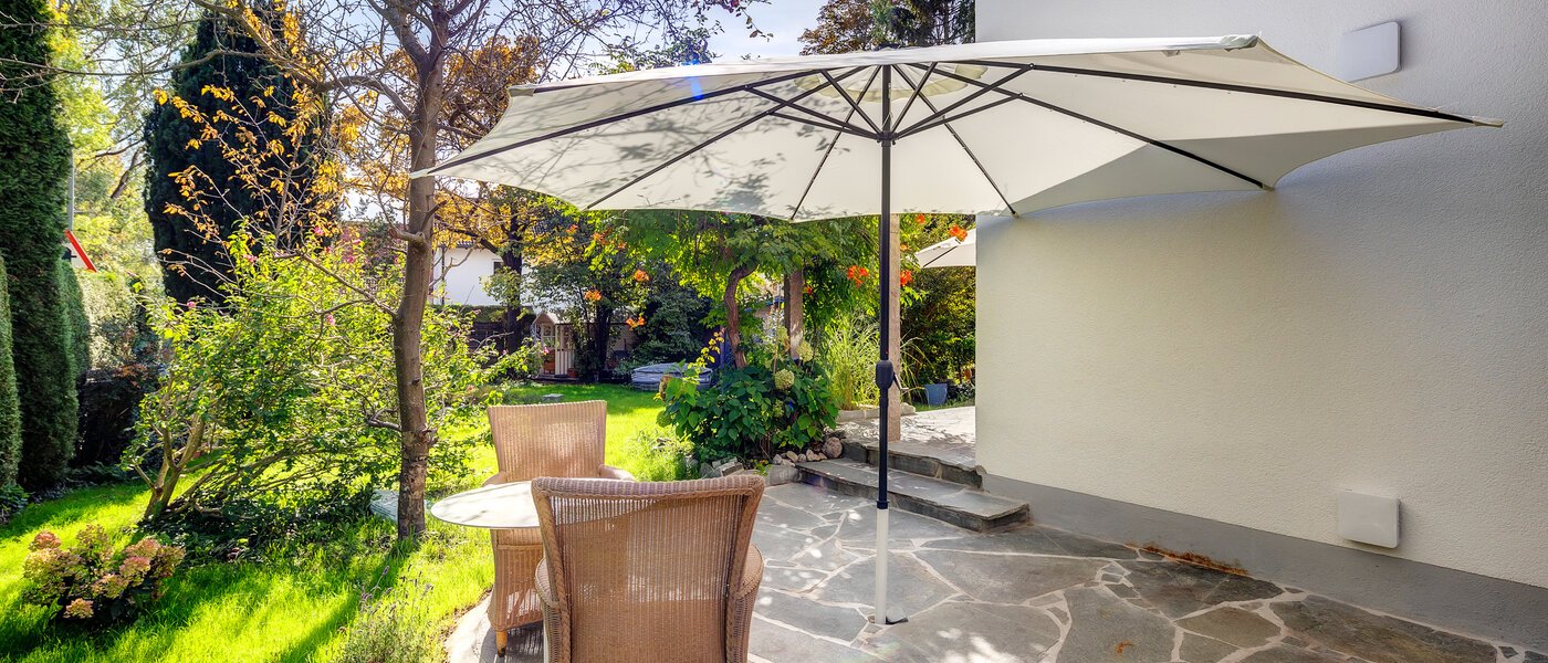 dernière maison de la rangée de maisons mitoyennes Eichenau 03 terrasse 13696