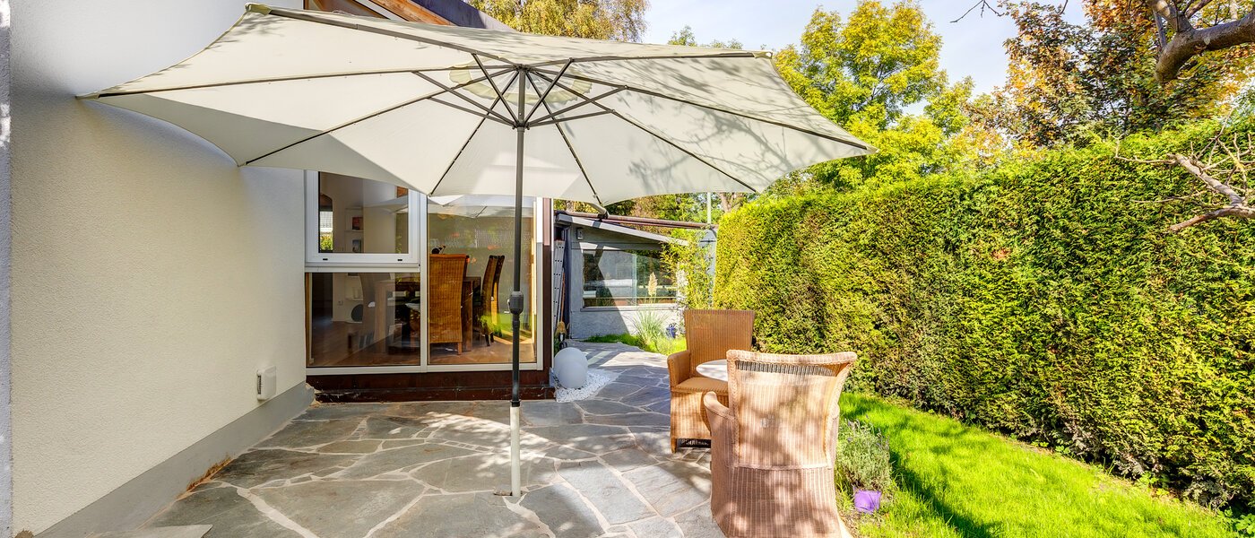 dernière maison de la rangée de maisons mitoyennes Eichenau 05 terrasse 13696