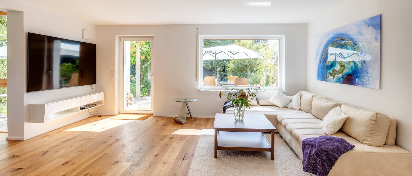 dernière maison de la rangée de maisons mitoyennes Eichenau 01 pièce à vivre 13696