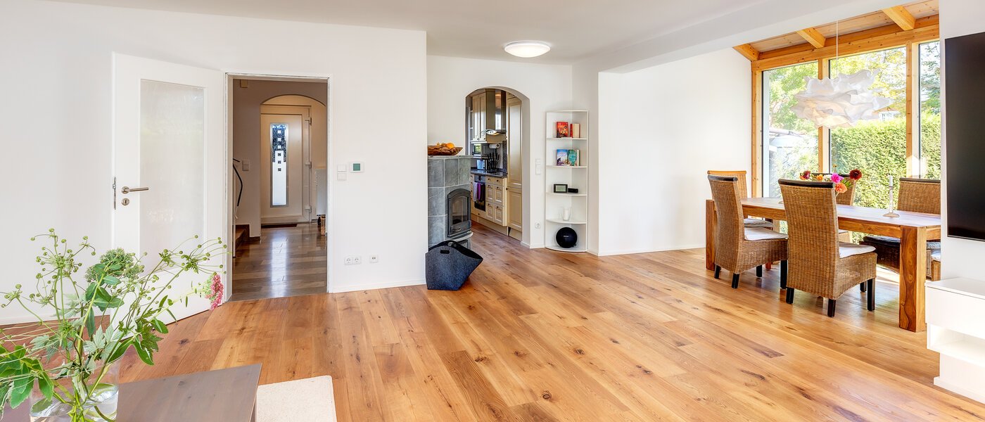 dernière maison de la rangée de maisons mitoyennes Eichenau 03 pièce à vivre 13696