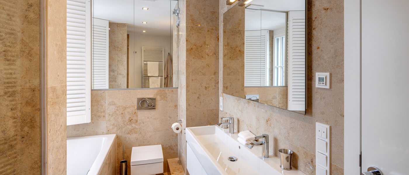 appartement style maisonnette München Altbogenhausen 02 1ère salle de bain 13706