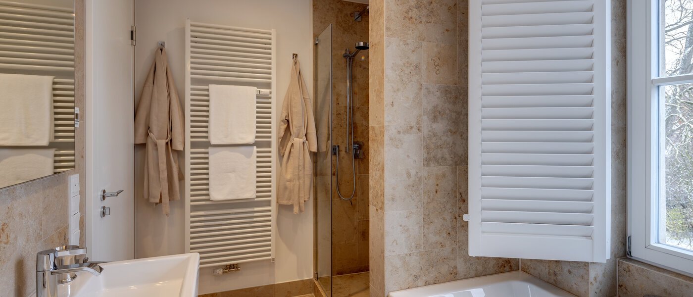 appartement style maisonnette München Altbogenhausen 04 1ère salle de bain 13706