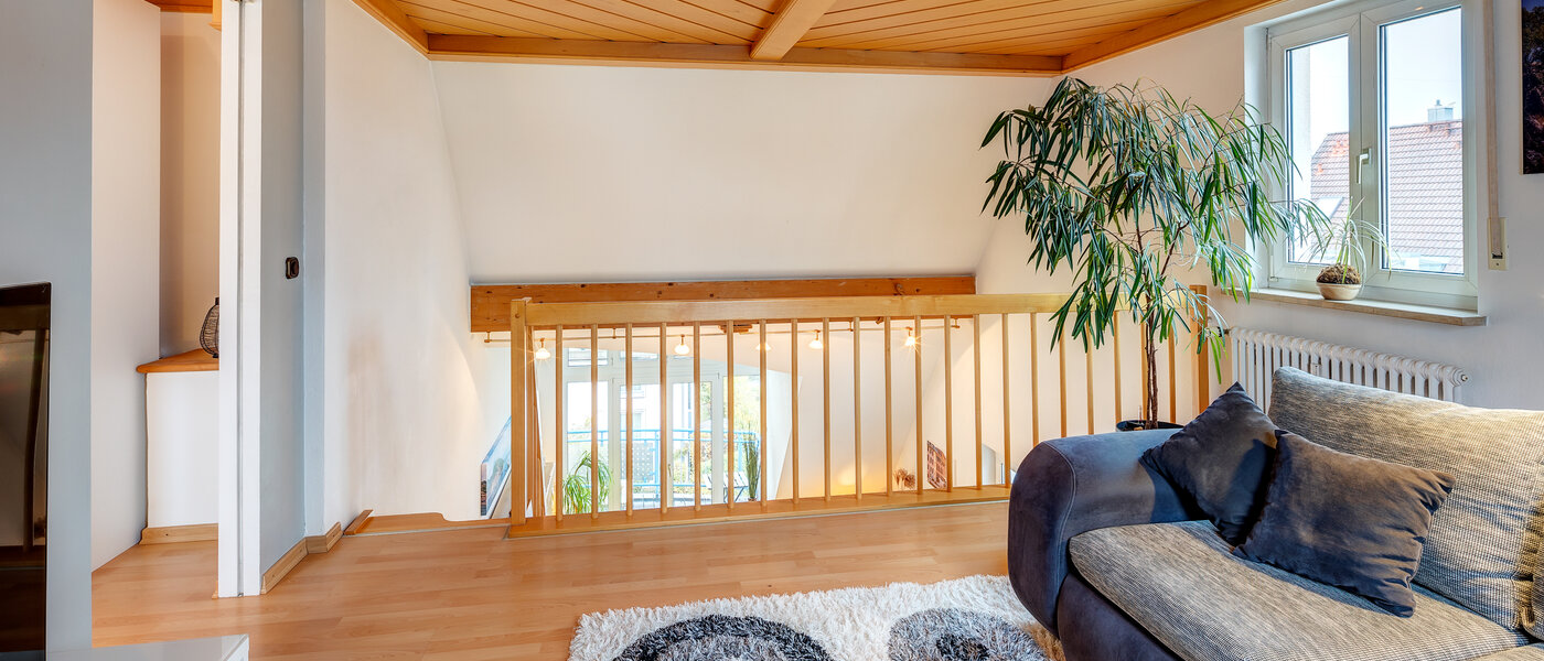 appartement style maisonnette avec mezzanine Karlsfeld 03 pièce à vivre 13717