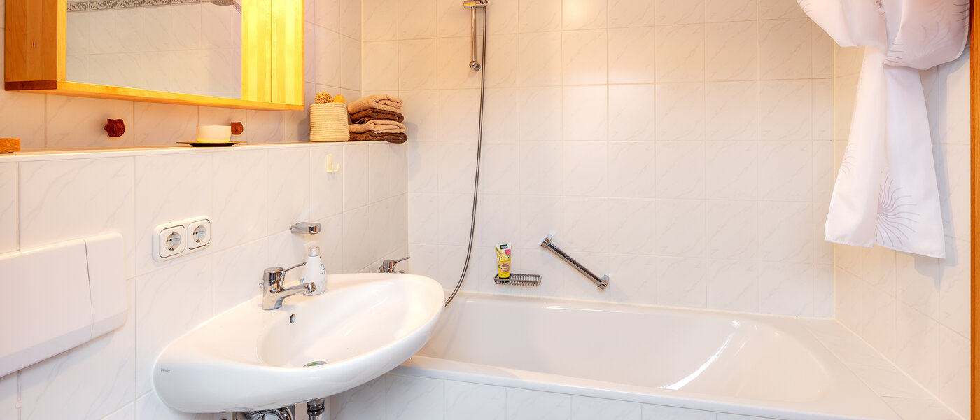 appartement style maisonnette avec mezzanine Karlsfeld 02 1ère salle de bain 13717