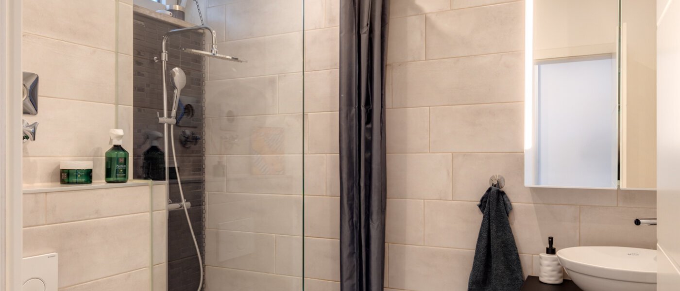 appartement avec terrasse sur le toit München Obergiesing 01 salle de bain 13824