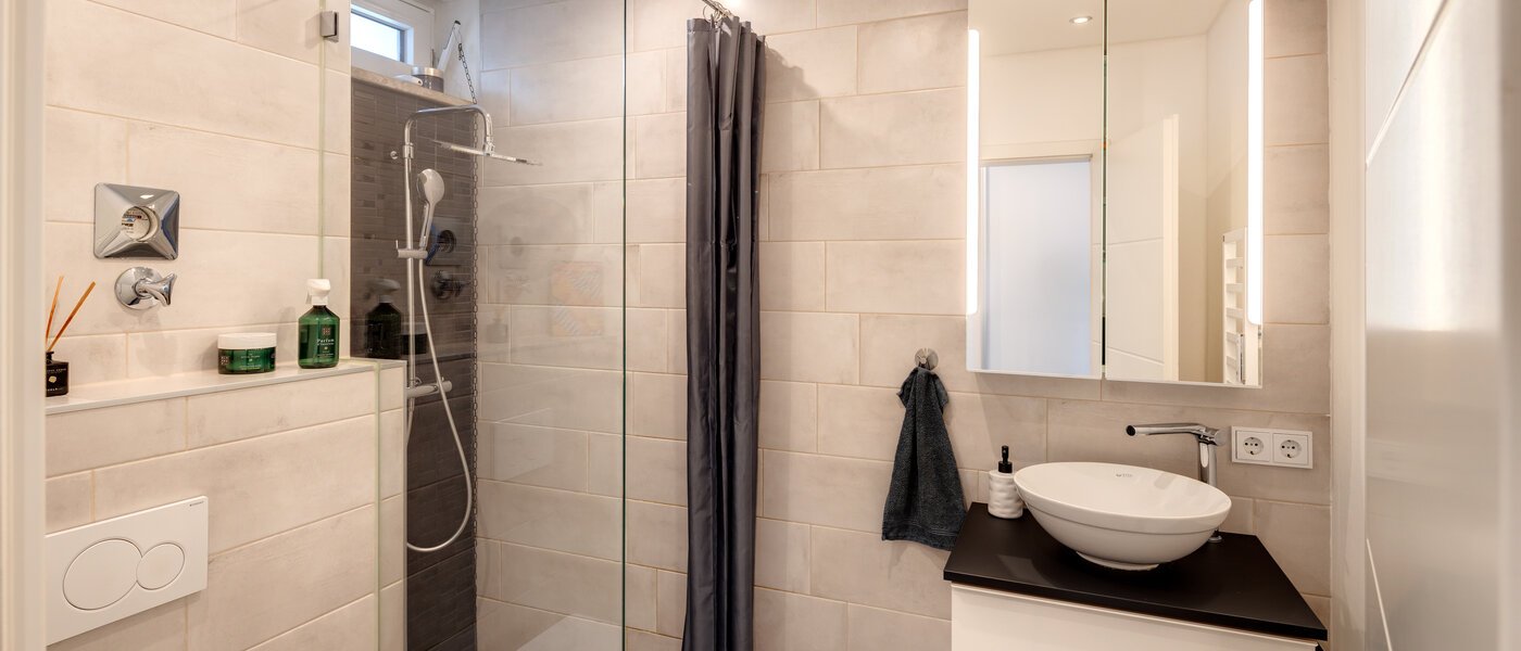 appartement avec terrasse sur le toit München Obergiesing 02 salle de bain 13824