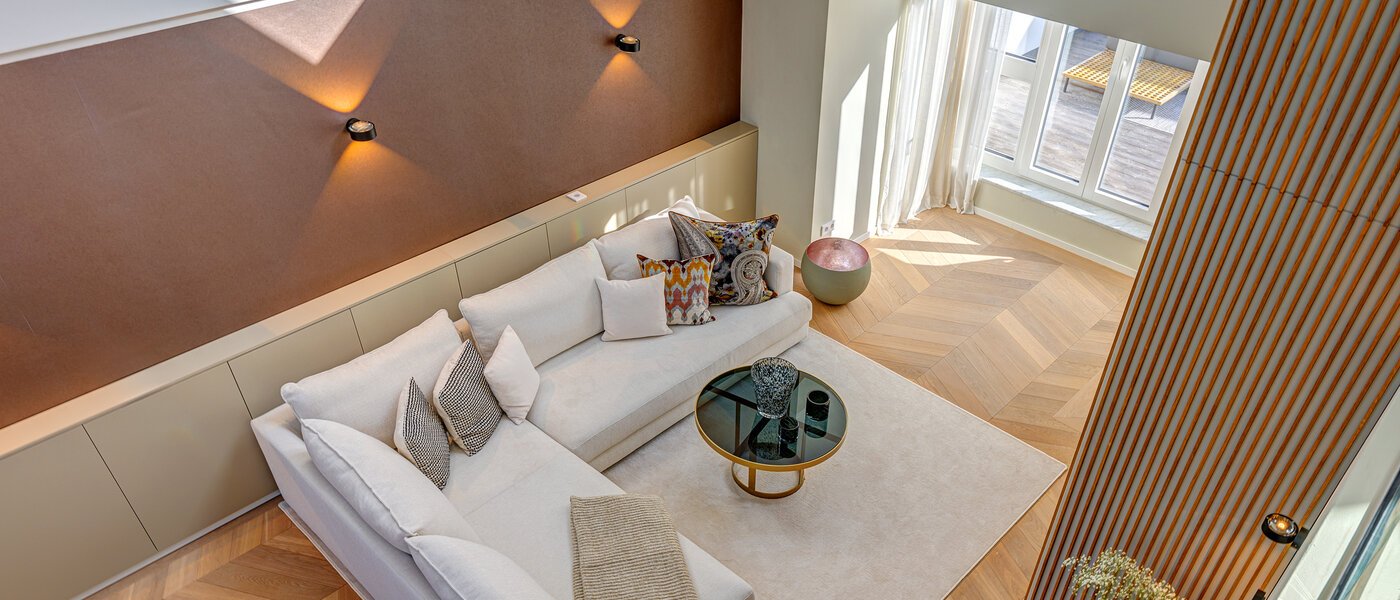 appartement style maisonnette avec mezzanine München Altstadt 02 pièce à vivre 13841