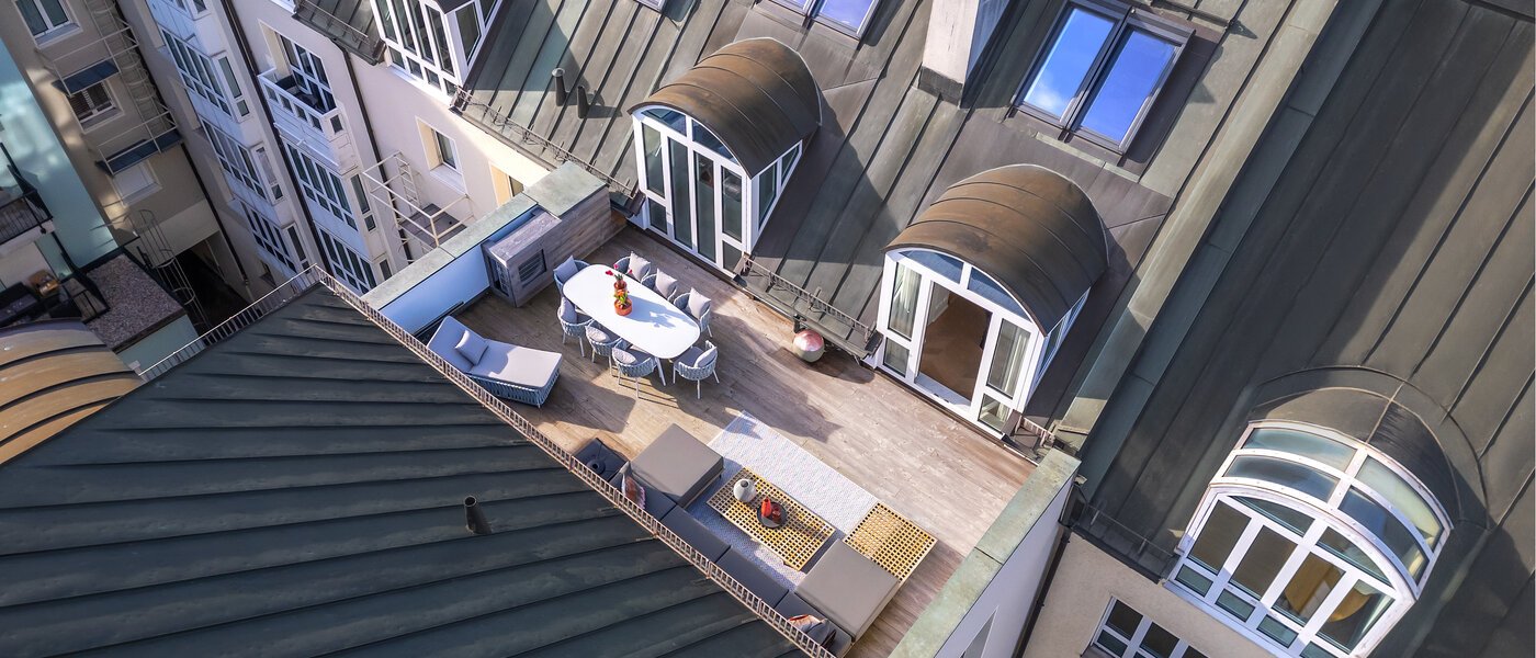 appartement style maisonnette avec mezzanine München Altstadt 01 terrasse sur le toit 13841