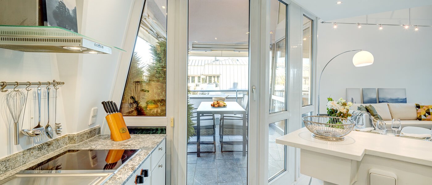 appartement style maisonnette avec mezzanine München Bogenhausen 03 cuisine 13849