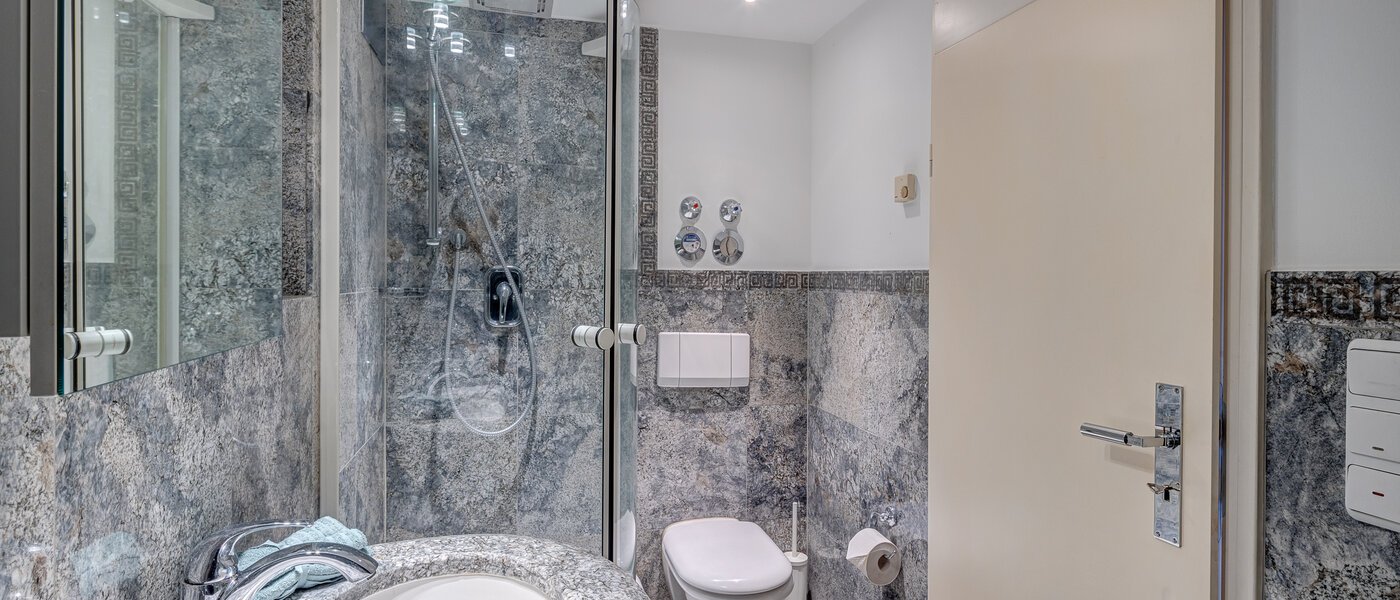 appartement style maisonnette avec mezzanine München Bogenhausen 01 2ème s. de bain 13849