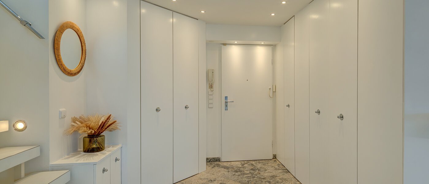 appartement style maisonnette avec mezzanine München Bogenhausen 01 entrée/couloir 13849