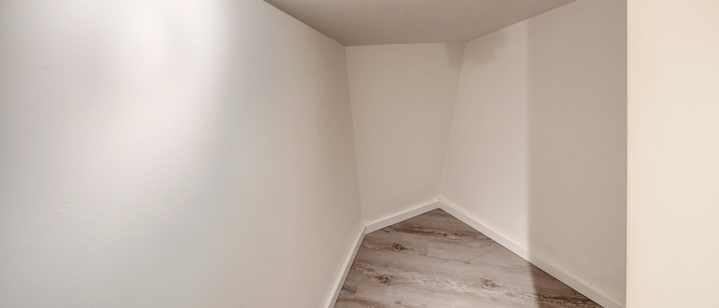 appartement style maisonnette avec mezzanine München Bogenhausen 03 débarras 13849