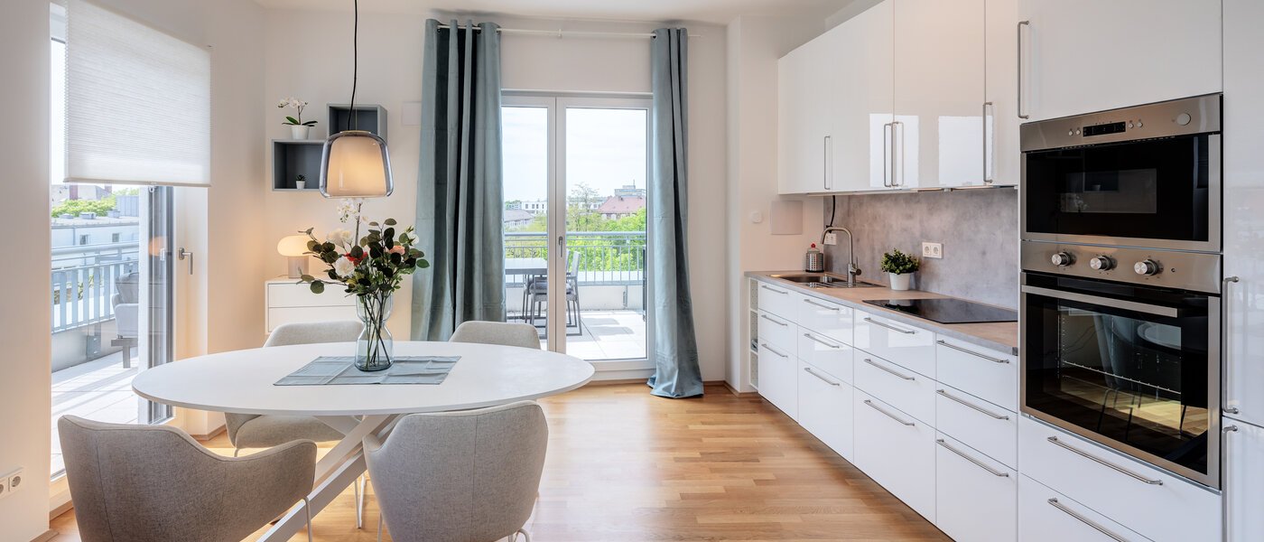 appartement avec terrasse sur le toit München Neuhausen 02 pièce à vivre 13934