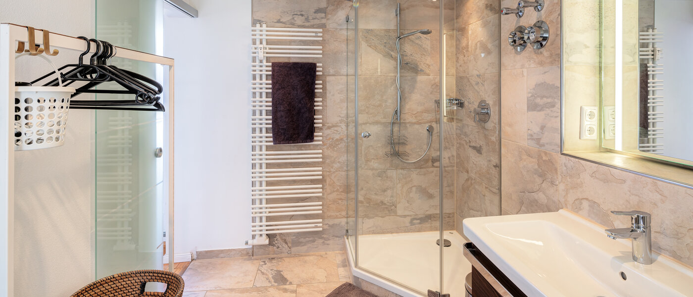 appartement style maisonnette München Lehel 01 salle de bain 14018