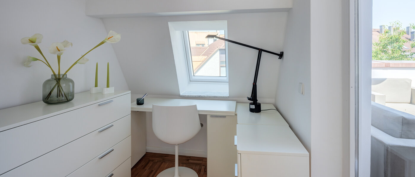 appartement style maisonnette München Lehel 01 coin bureau 14018