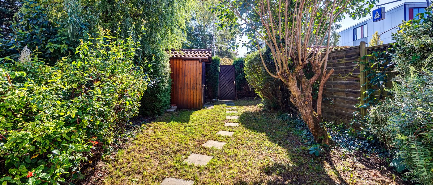 maison mitoyenne placée au milieu de la rangée Germering 01 jardin 14170