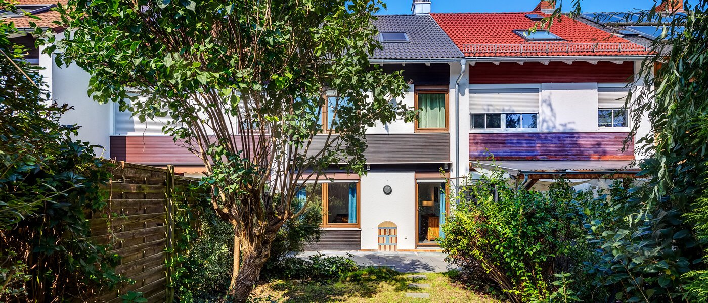 maison mitoyenne placée au milieu de la rangée Germering 02 jardin 14170