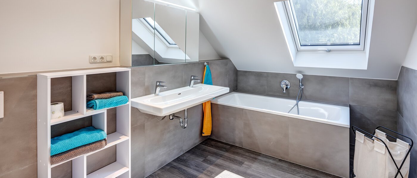 maison mitoyenne placée au milieu de la rangée Germering 01 1ère salle de bain 14170