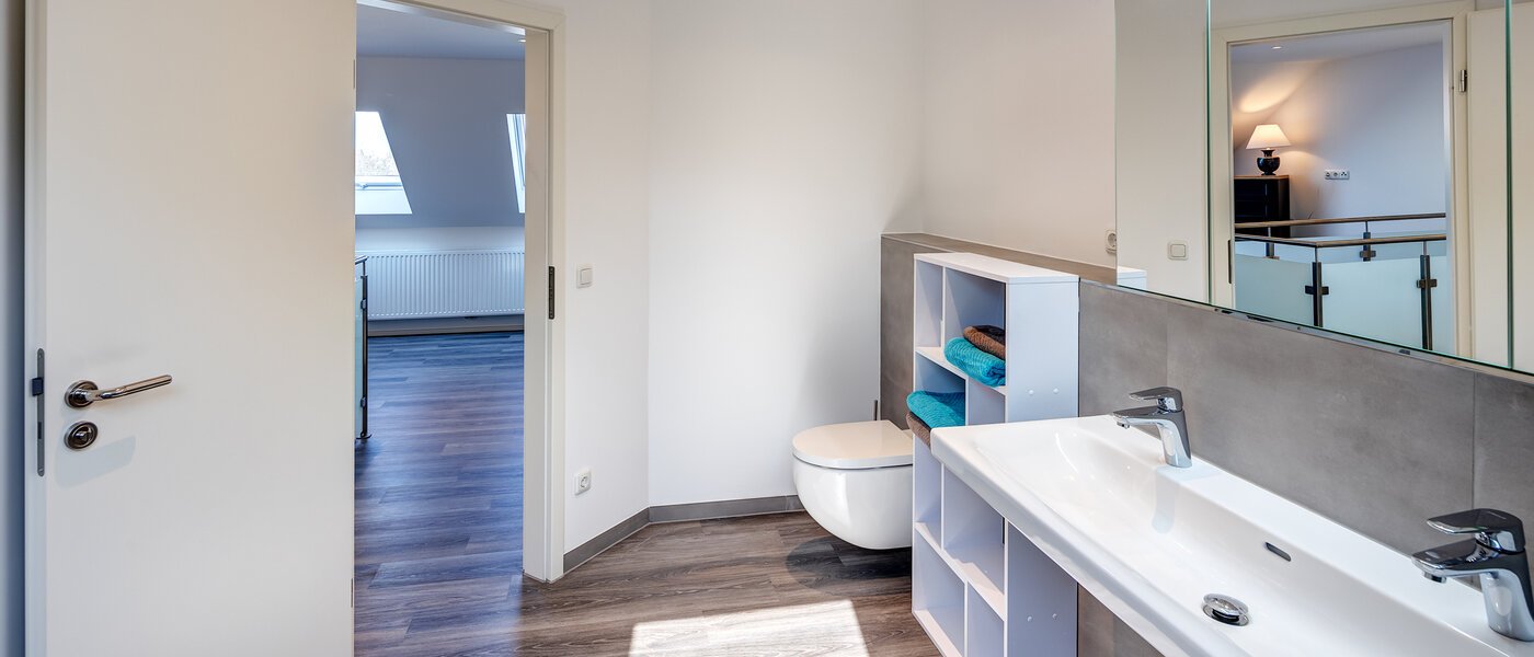 maison mitoyenne placée au milieu de la rangée Germering 02 1ère salle de bain 14170