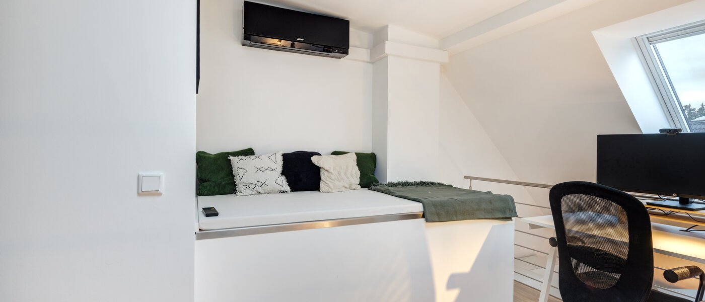 appartement sous les toits München Fasangarten 02 coin bureau 14268