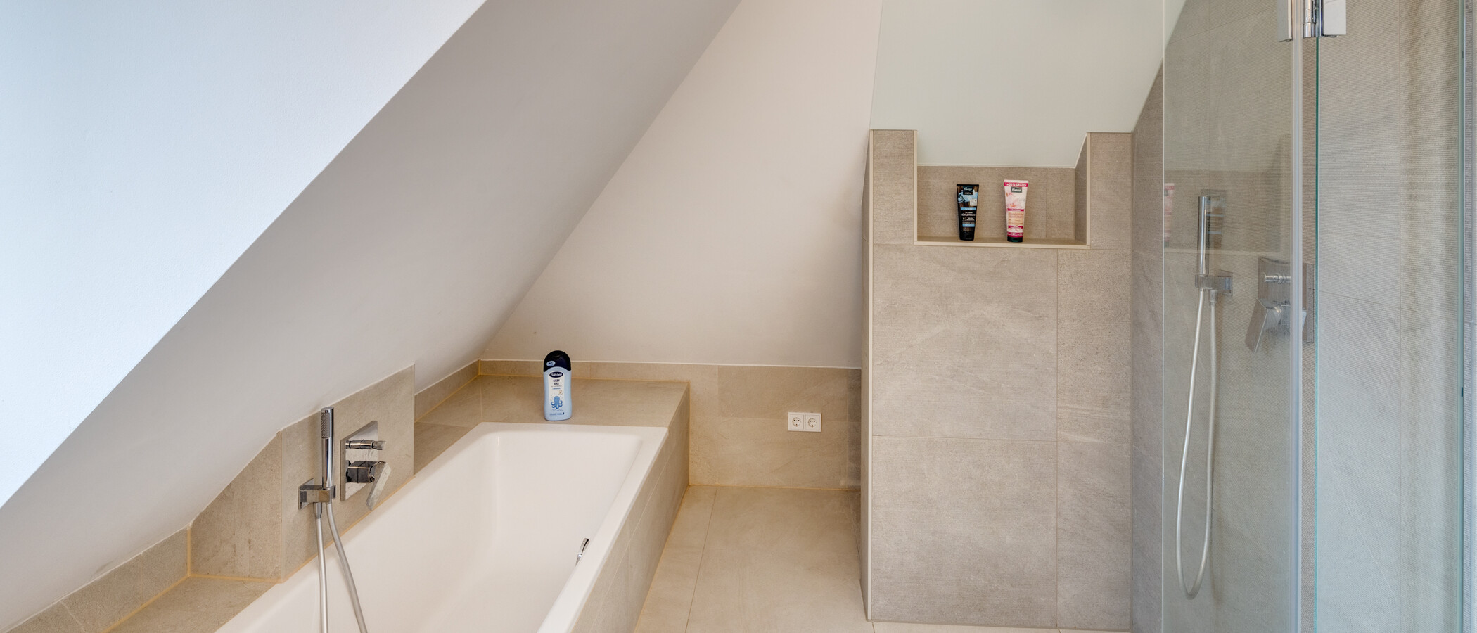 maison mitoyenne München Allach 02 1ère salle de bain 14306