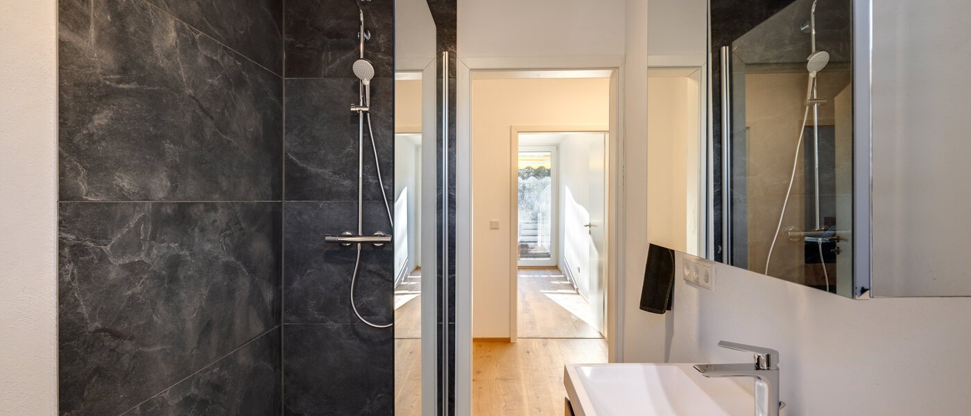 maison mitoyenne placée au milieu de la rangée Gmund am Tegernsee 02 salle de bain 14329